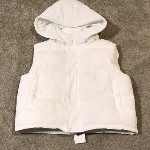 NWT Ogfao white crop puffer vest with hood - medium